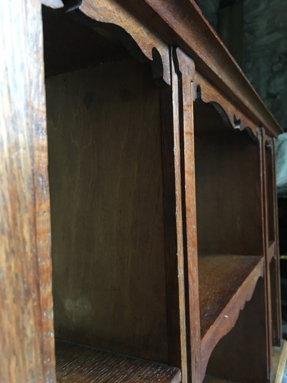Small set of wall shelves View XIII
