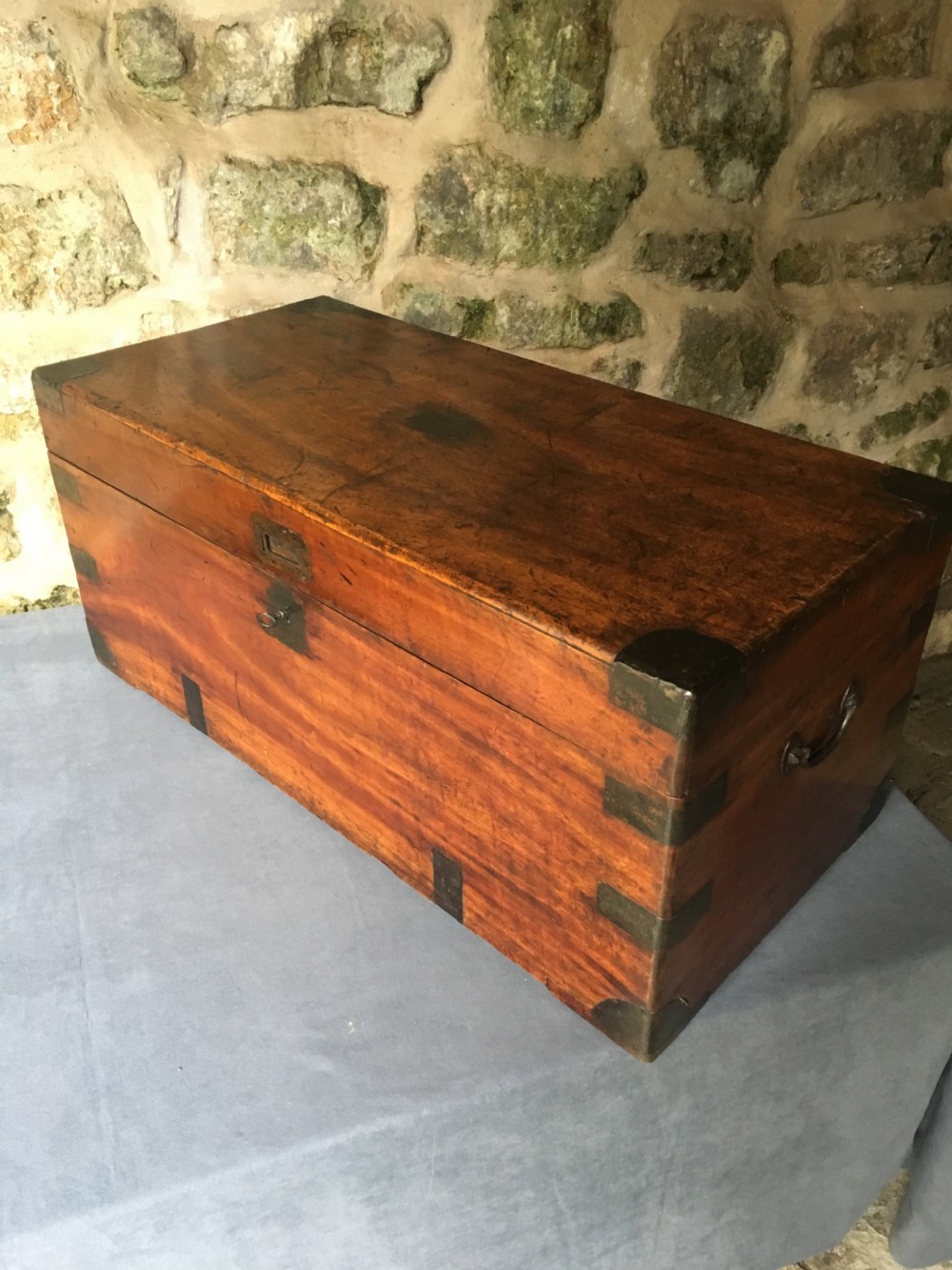 Blanket chest or trunk in camphorwood
