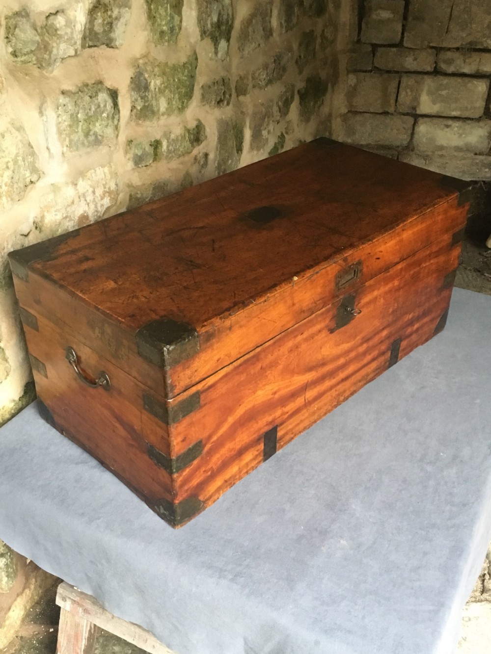 Blanket chest or trunk in camphorwood View IV