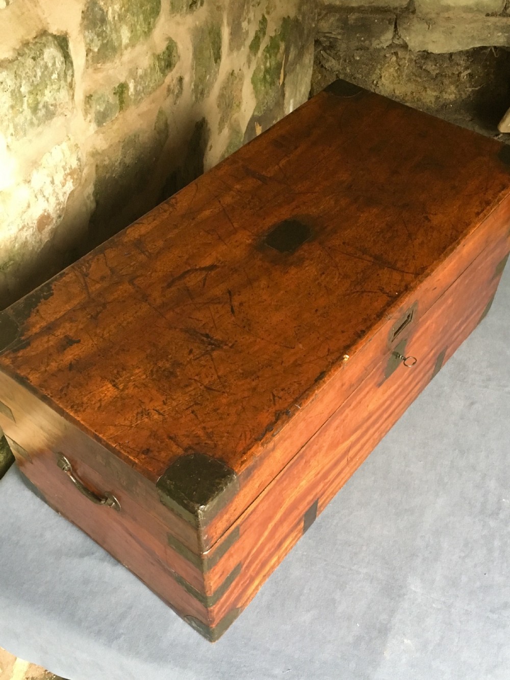 Blanket chest or trunk in camphorwood View V