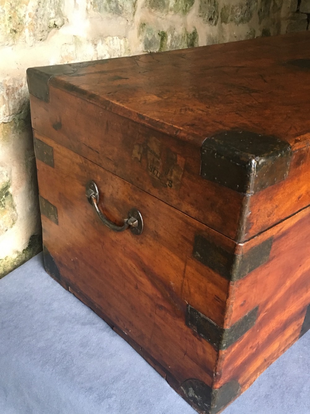 Blanket chest or trunk in camphorwood View VI