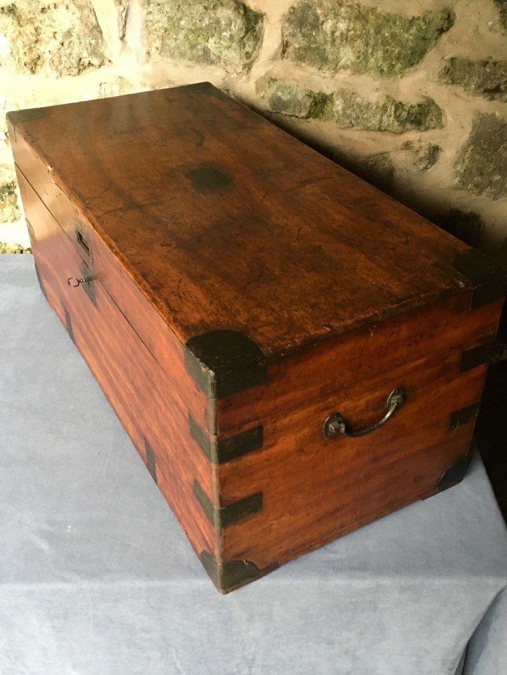Blanket chest or trunk in camphorwood View VII
