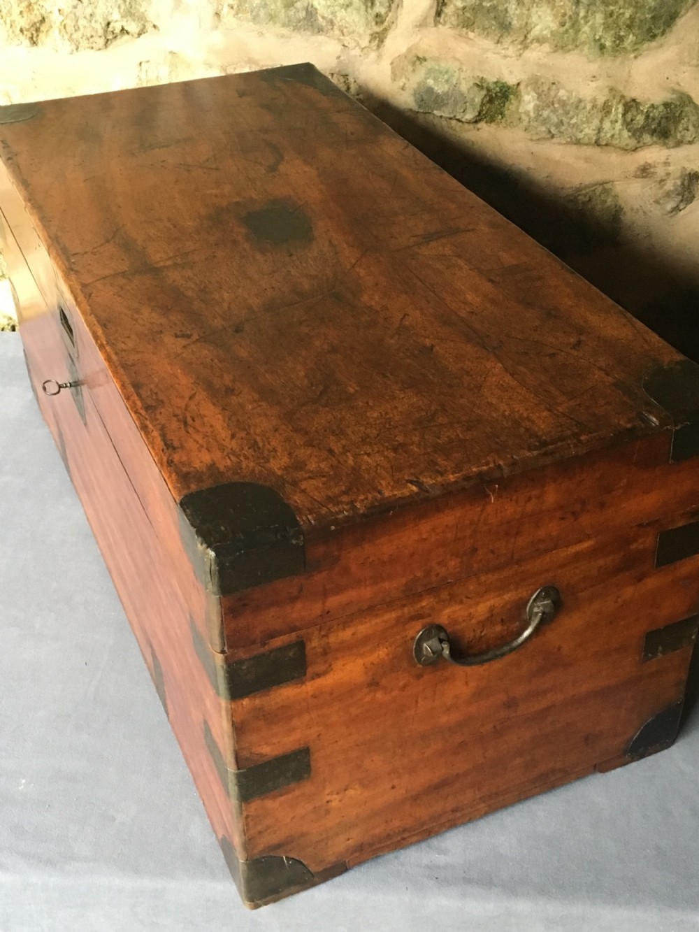 Blanket chest or trunk in camphorwood View XV