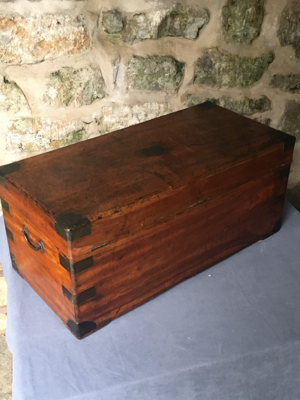 Blanket chest or trunk in camphorwood View XVI