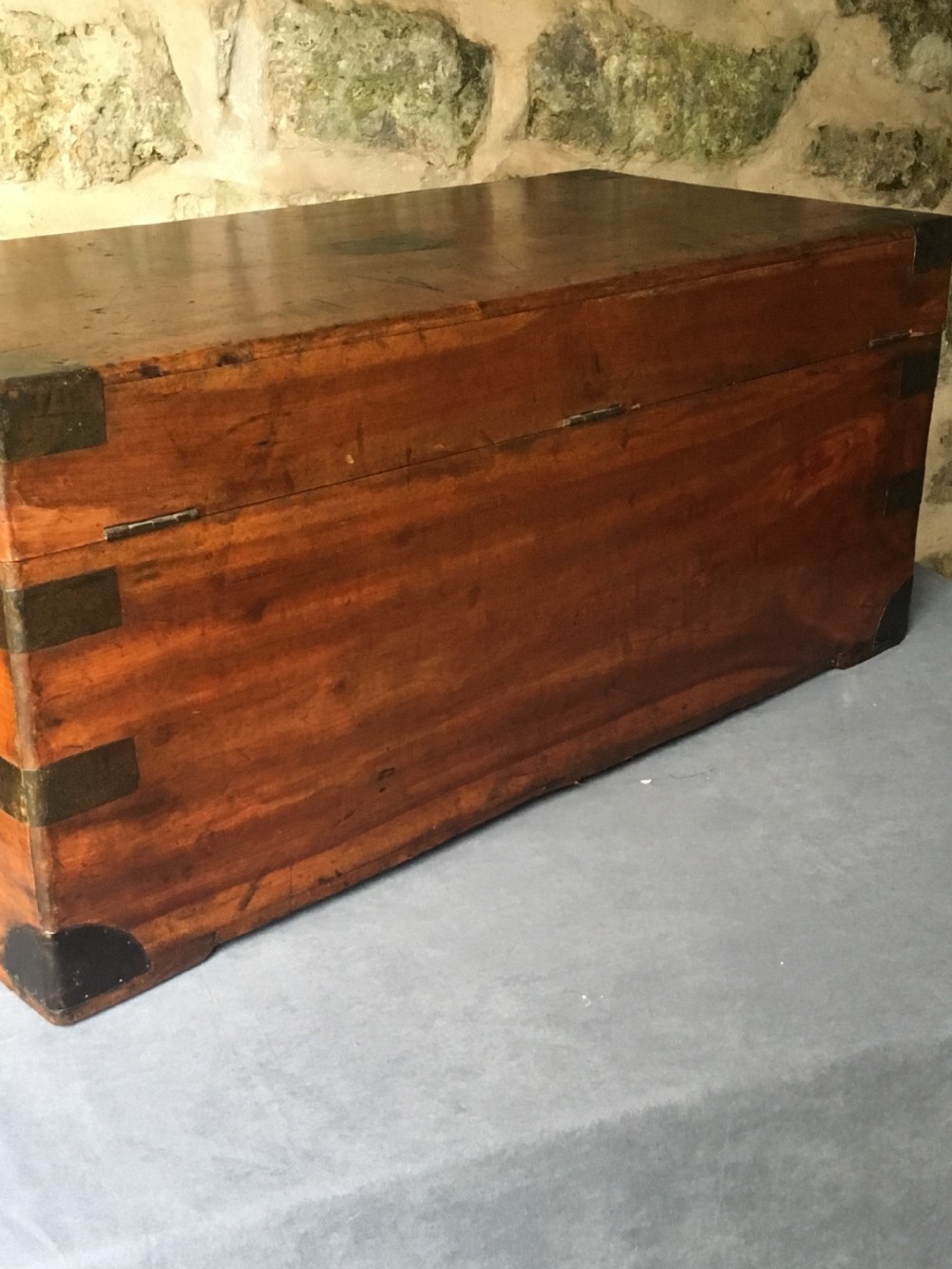 Blanket chest or trunk in camphorwood View XVII