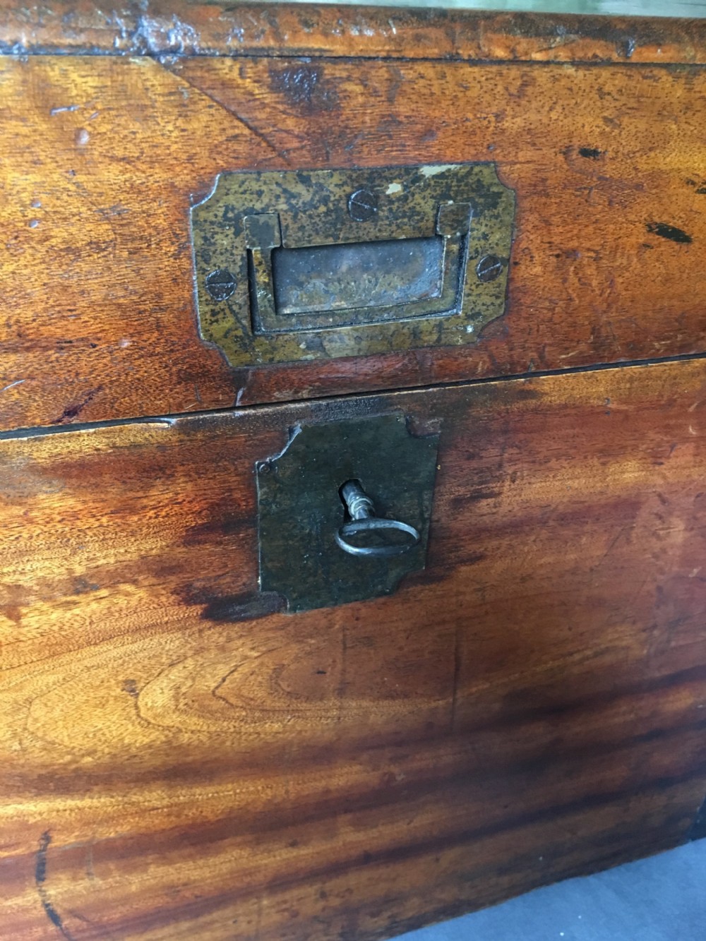 Blanket chest or trunk in camphorwood View XVIII