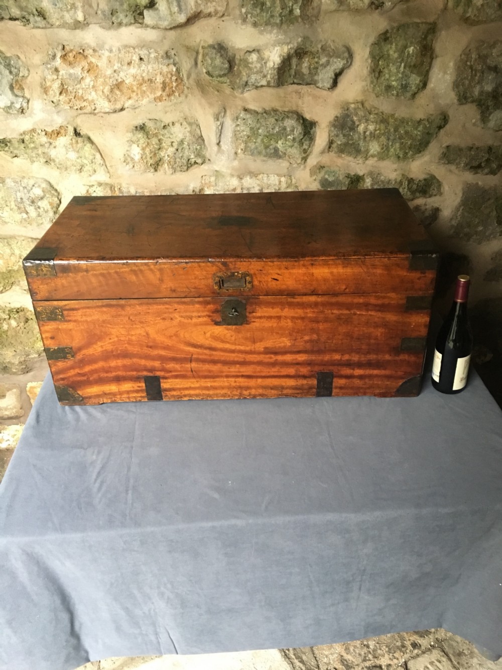 Blanket chest or trunk in camphorwood View XIX