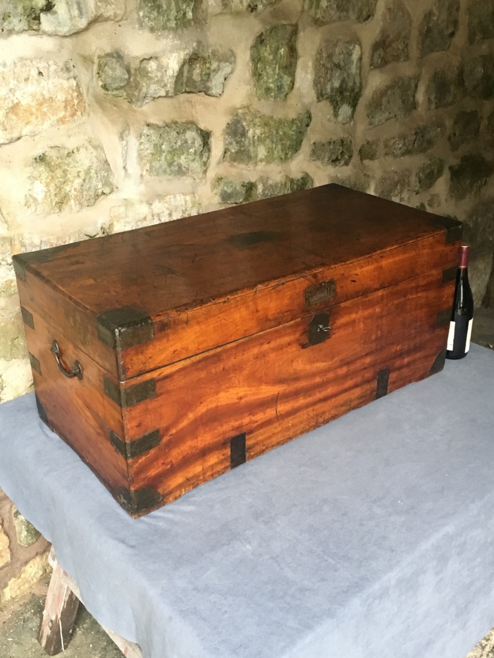 Blanket chest or trunk in camphorwood View XX
