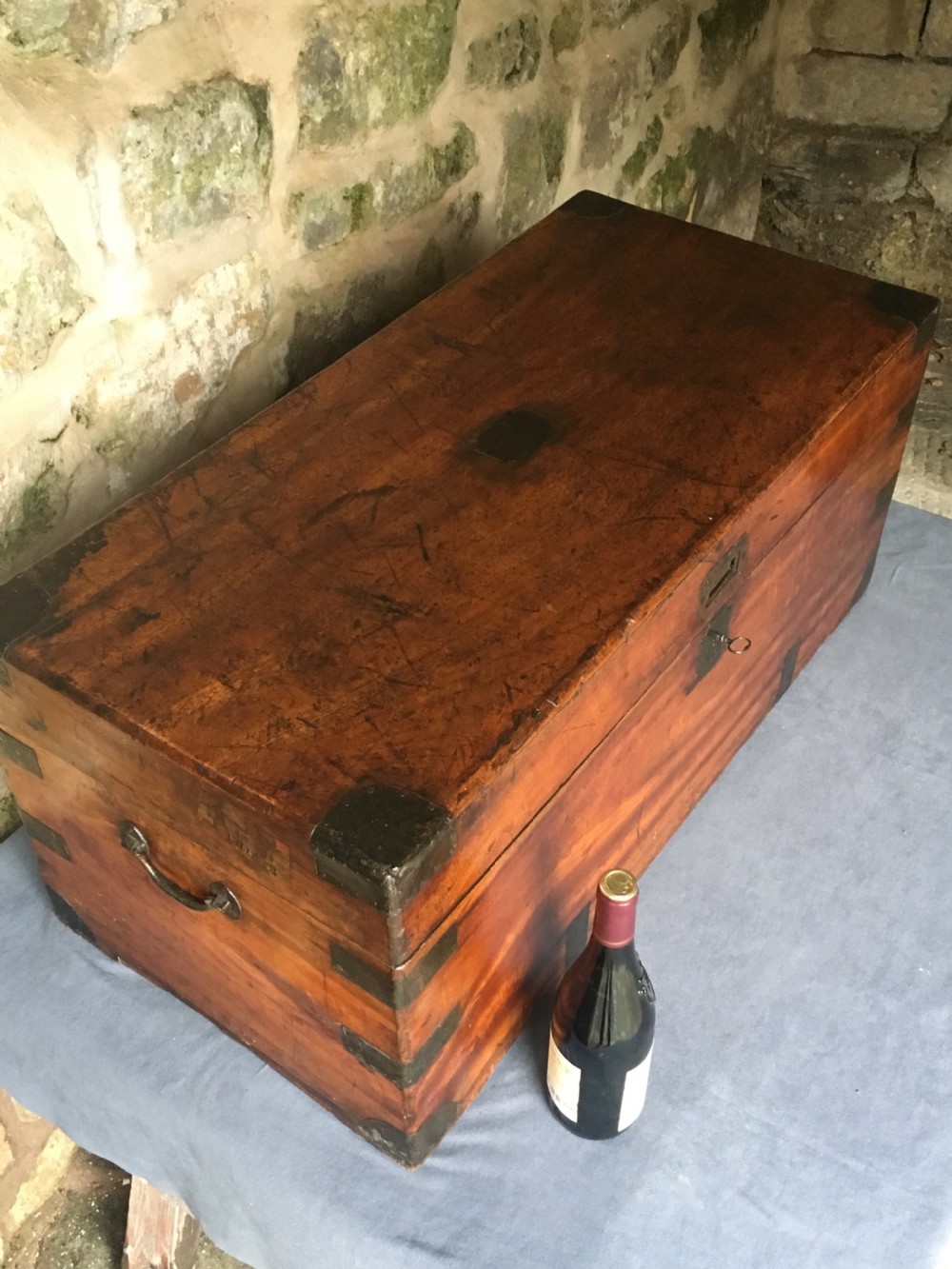 Blanket chest or trunk in camphorwood View XXI