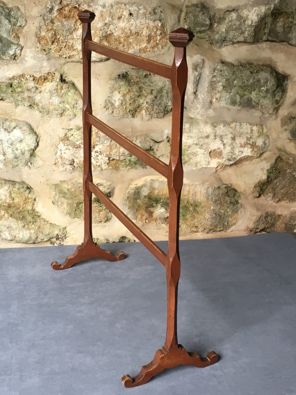Small towel rail