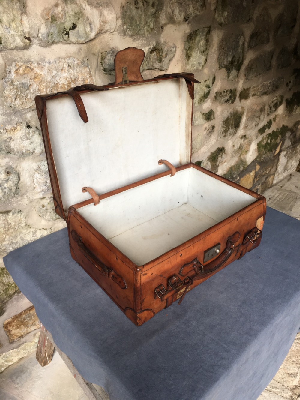 Luggage: a wonderful leather suitcase  View X