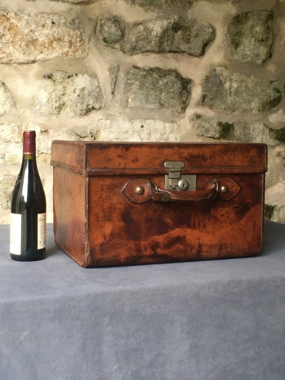 Luggage: Fine leather case View II