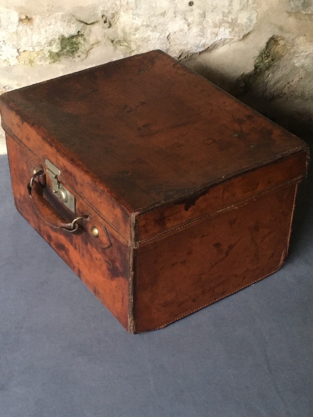 Luggage: Fine leather case View III