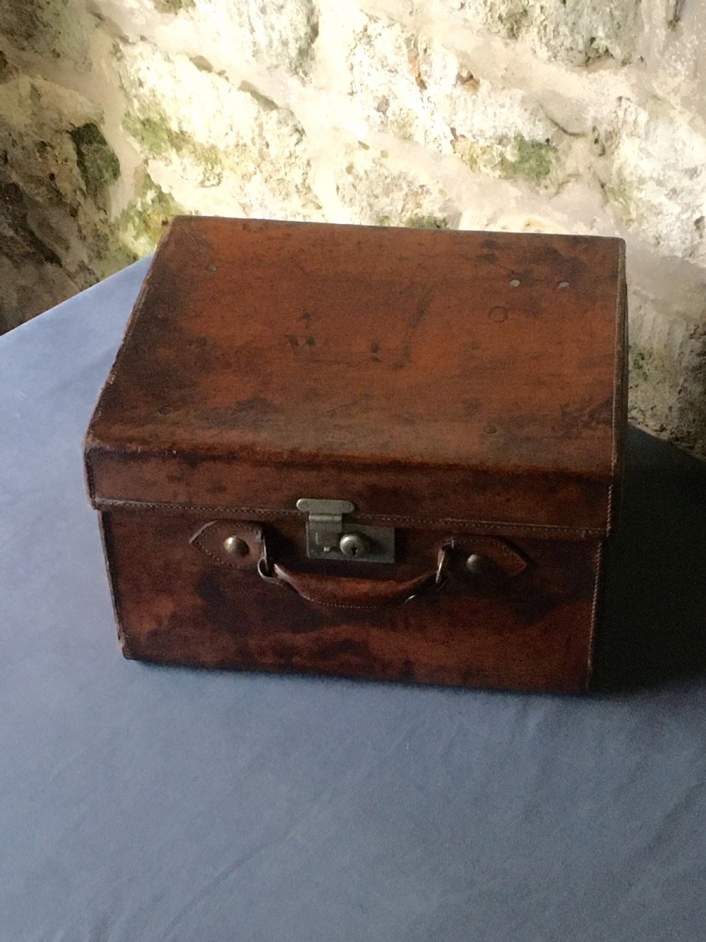 Luggage: Fine leather case View VI