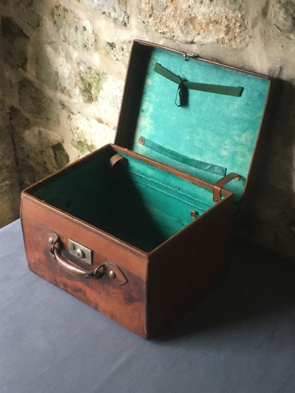 Luggage: Fine leather case View XIV