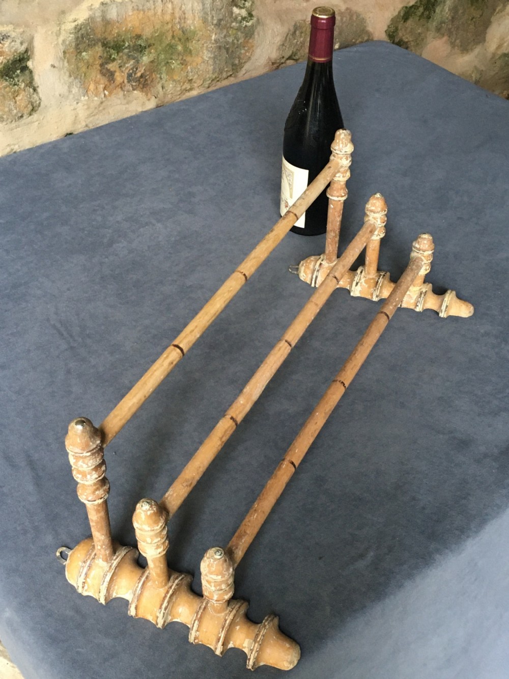 Victorian wall-mounted towel rail View II