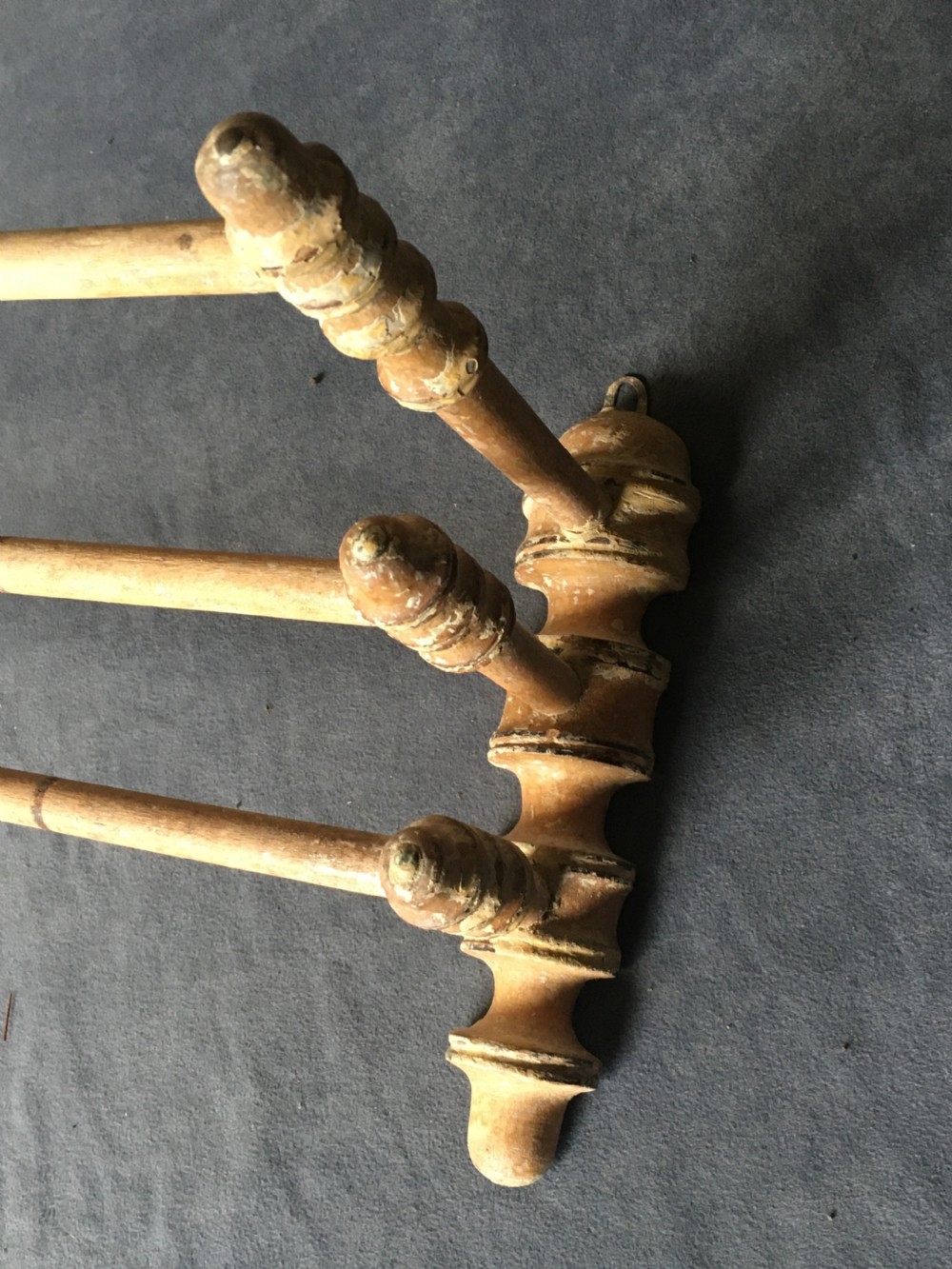 Victorian wall-mounted towel rail View III