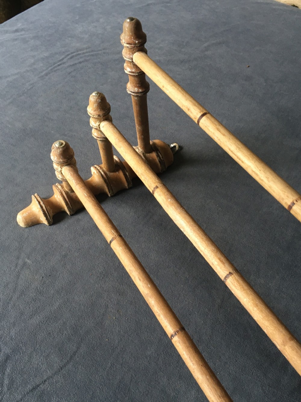 Victorian wall-mounted towel rail View IV