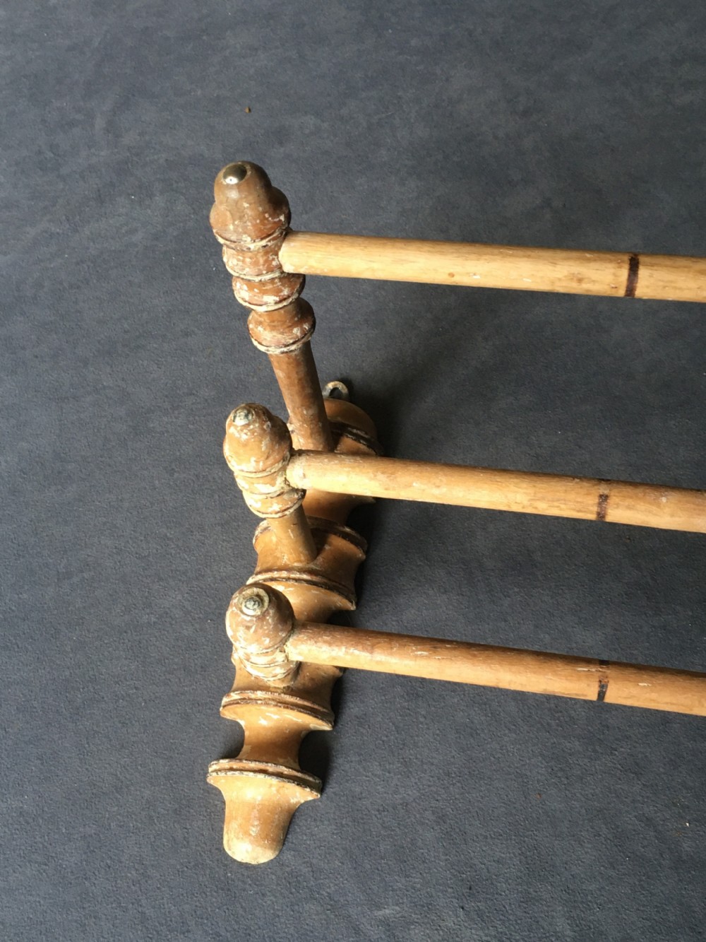 Victorian wall-mounted towel rail View V