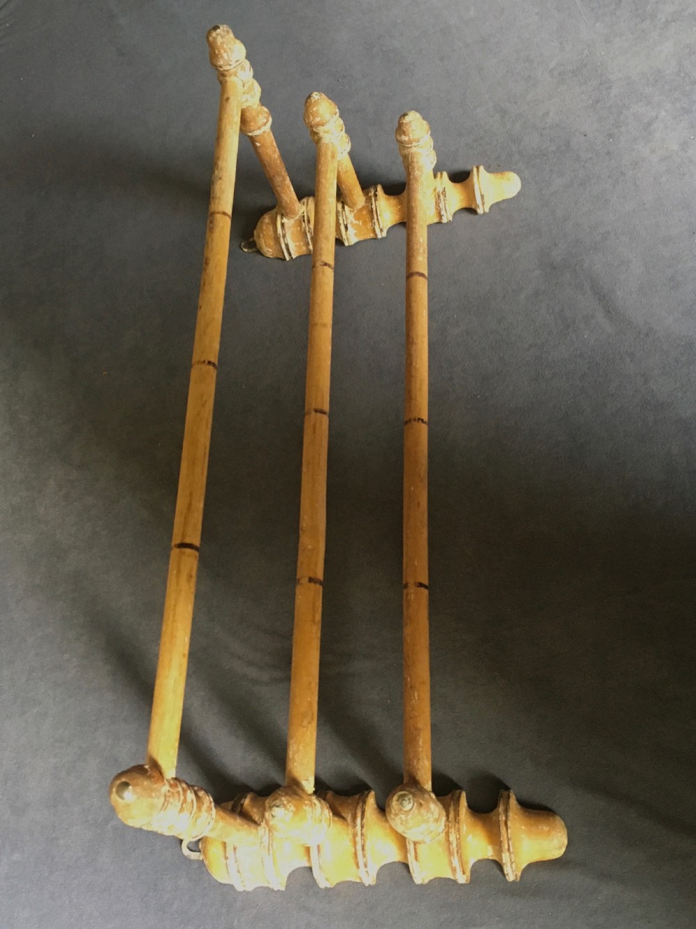 Victorian wall-mounted towel rail View VIII