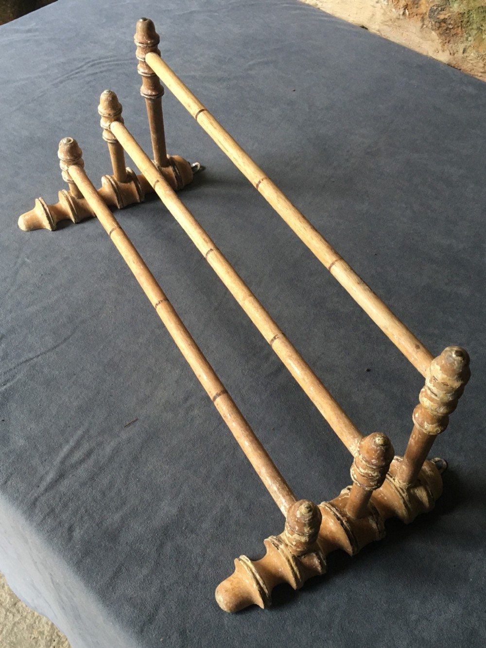 Victorian wall-mounted towel rail View IX