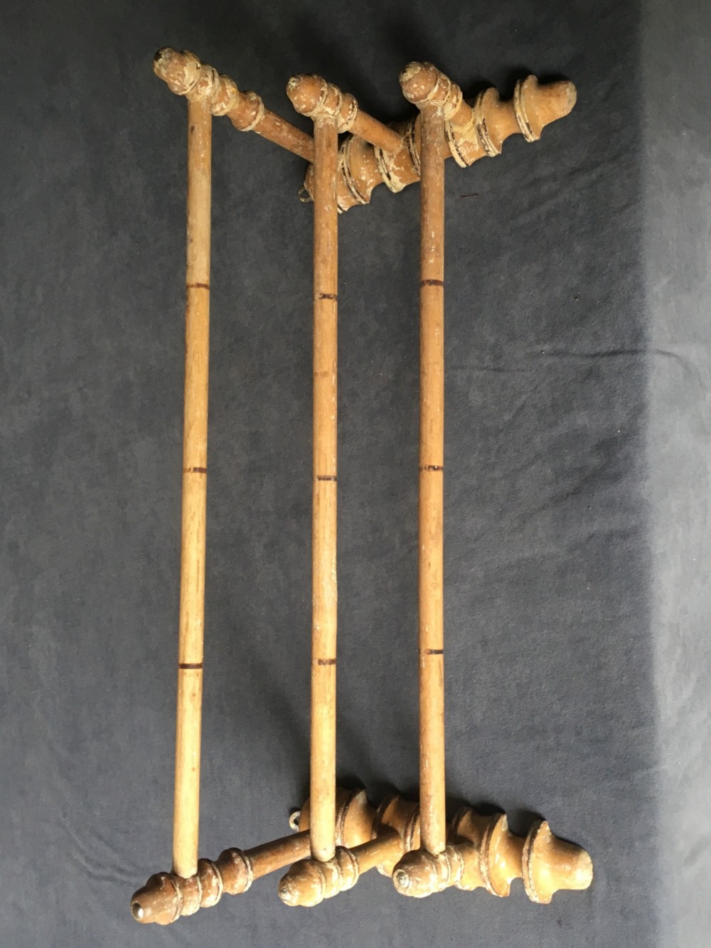 Victorian wall-mounted towel rail View XI