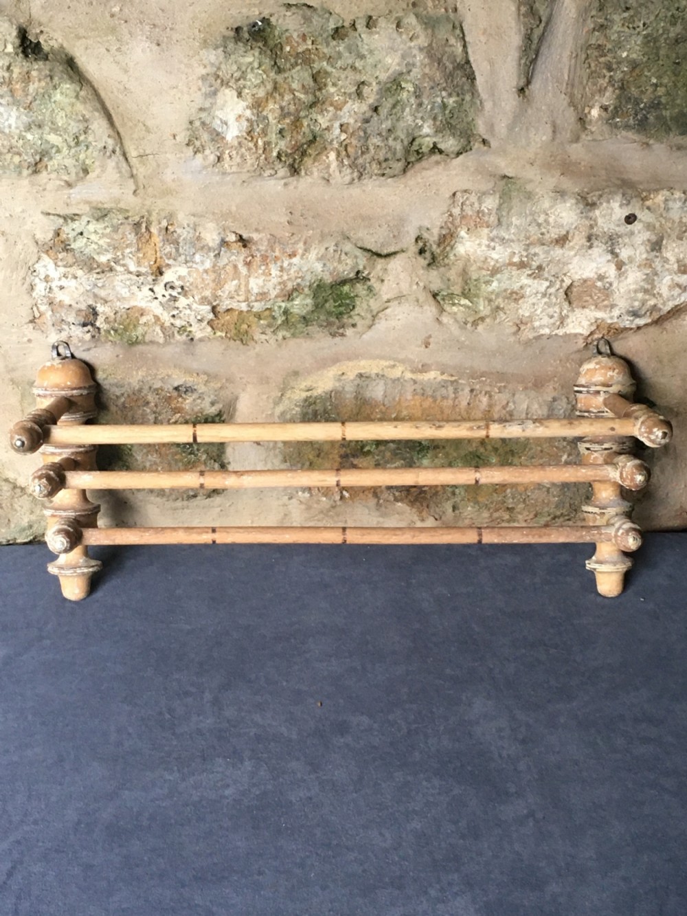 Victorian wall-mounted towel rail View XII