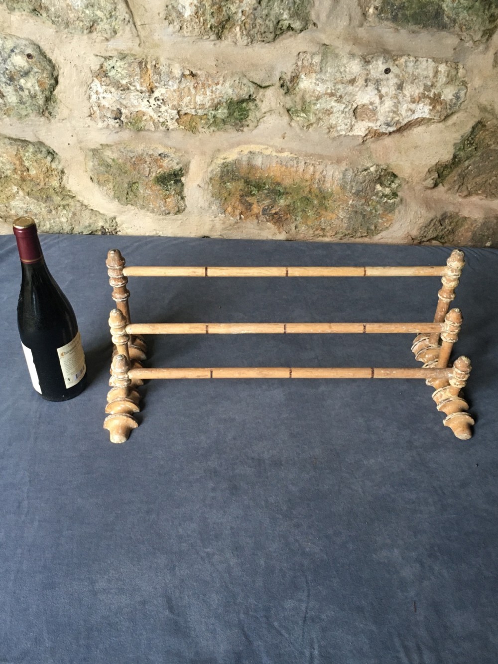 Victorian wall-mounted towel rail View XV