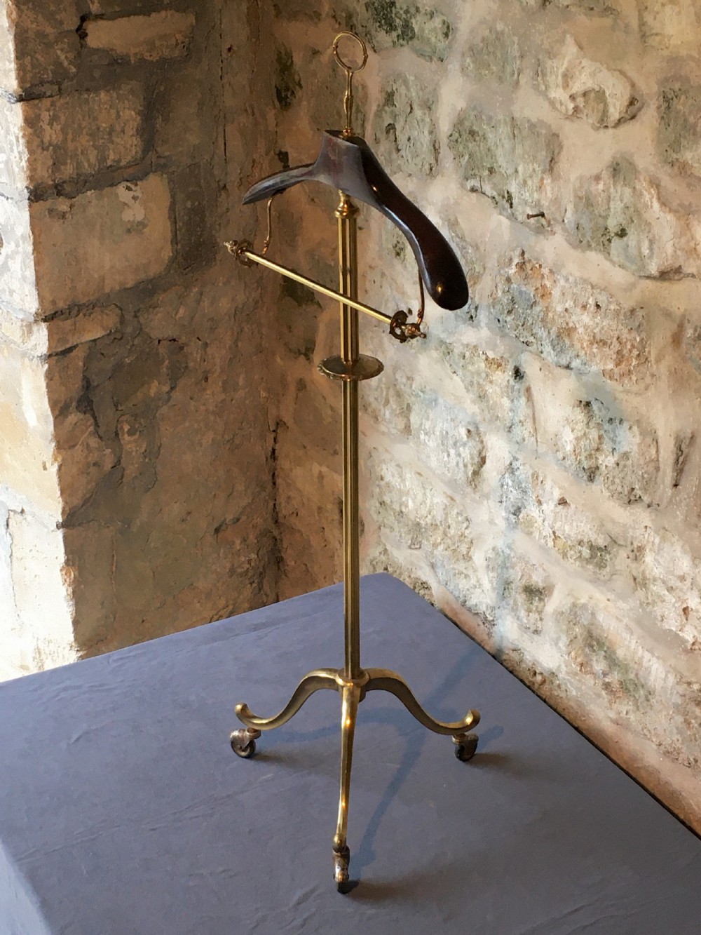 Incredibly stylish clothes valet View XII