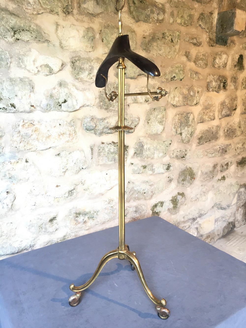 Incredibly stylish clothes valet View XVI