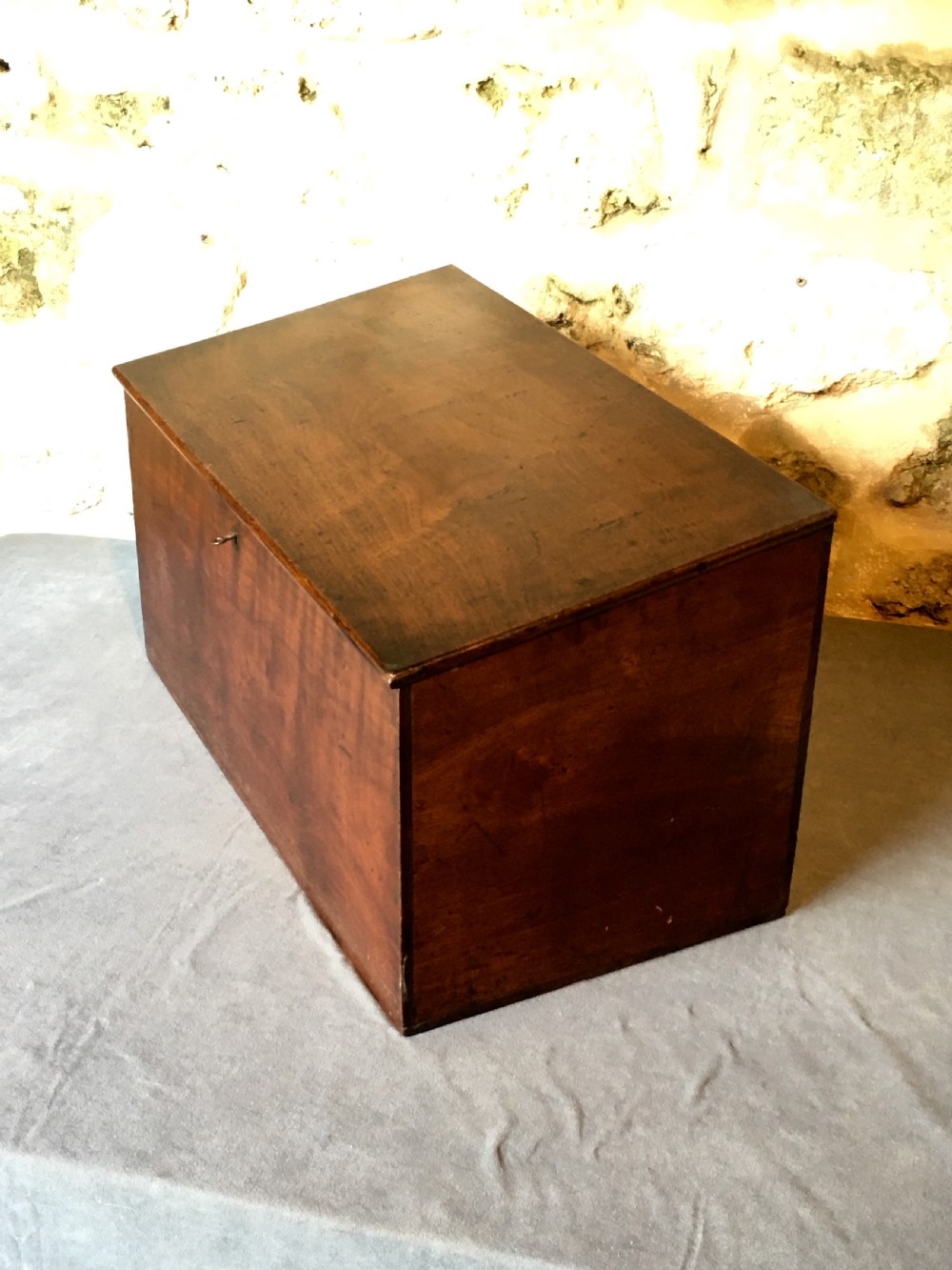 High quality storage trunk View XII