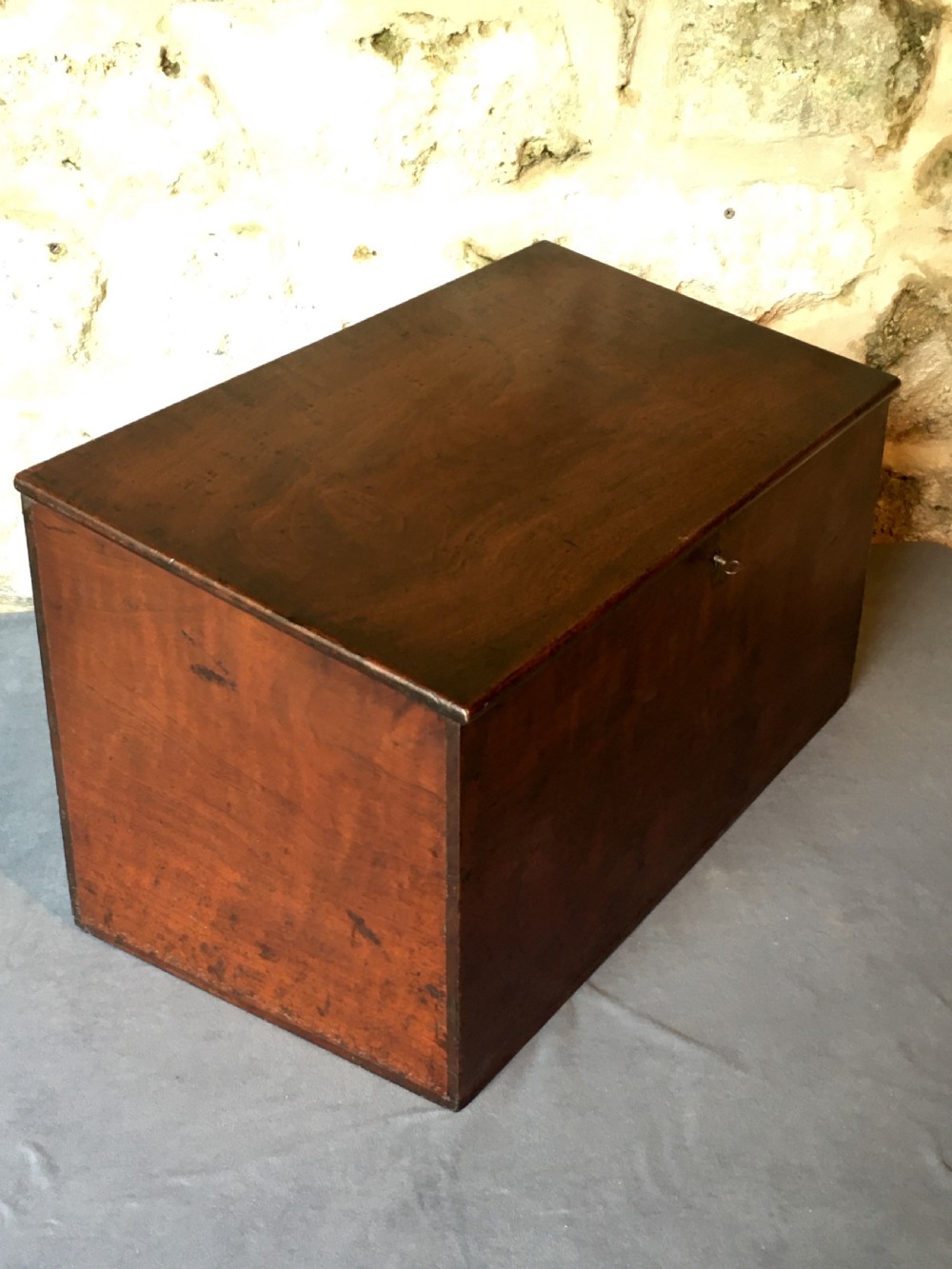 High quality storage trunk View XV