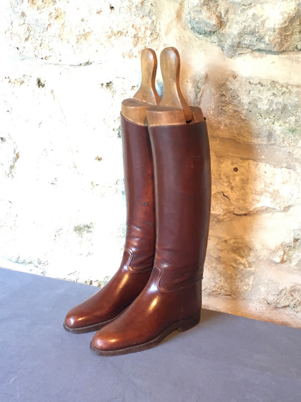 Very fine pair of riding boots View II