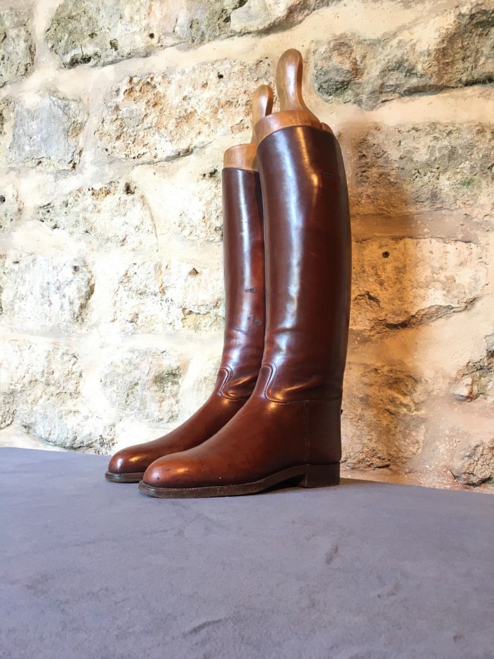 Very fine pair of riding boots View IV