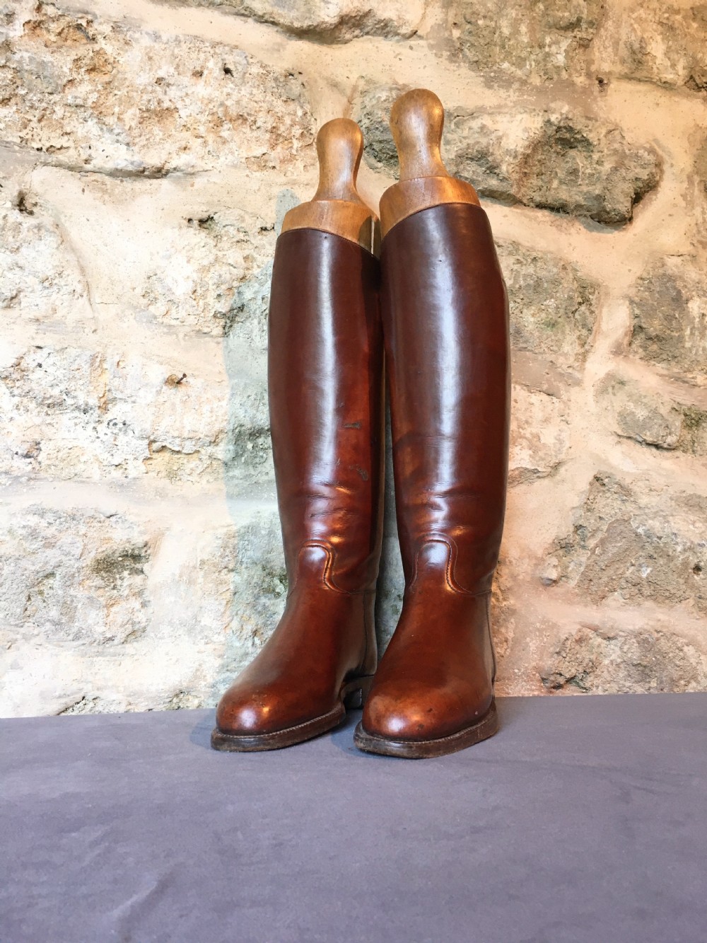 Very fine pair of riding boots View V