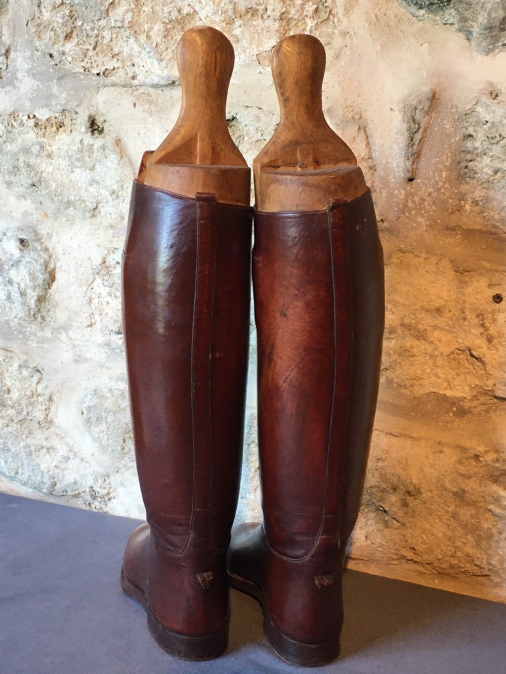 Very fine pair of riding boots View XVI