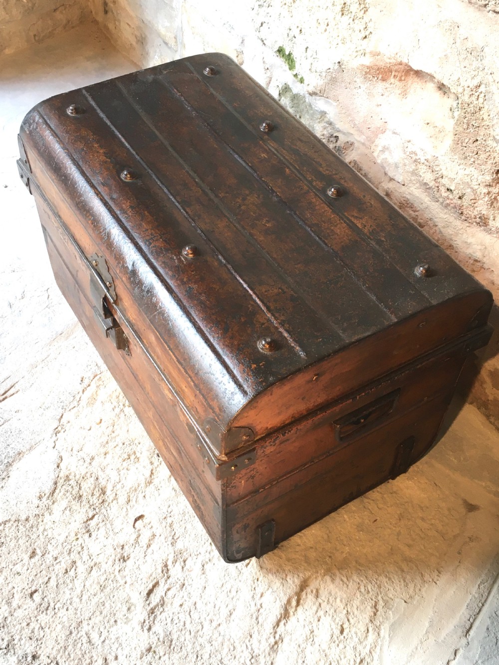 Painted Victorian storage trunk View XIII