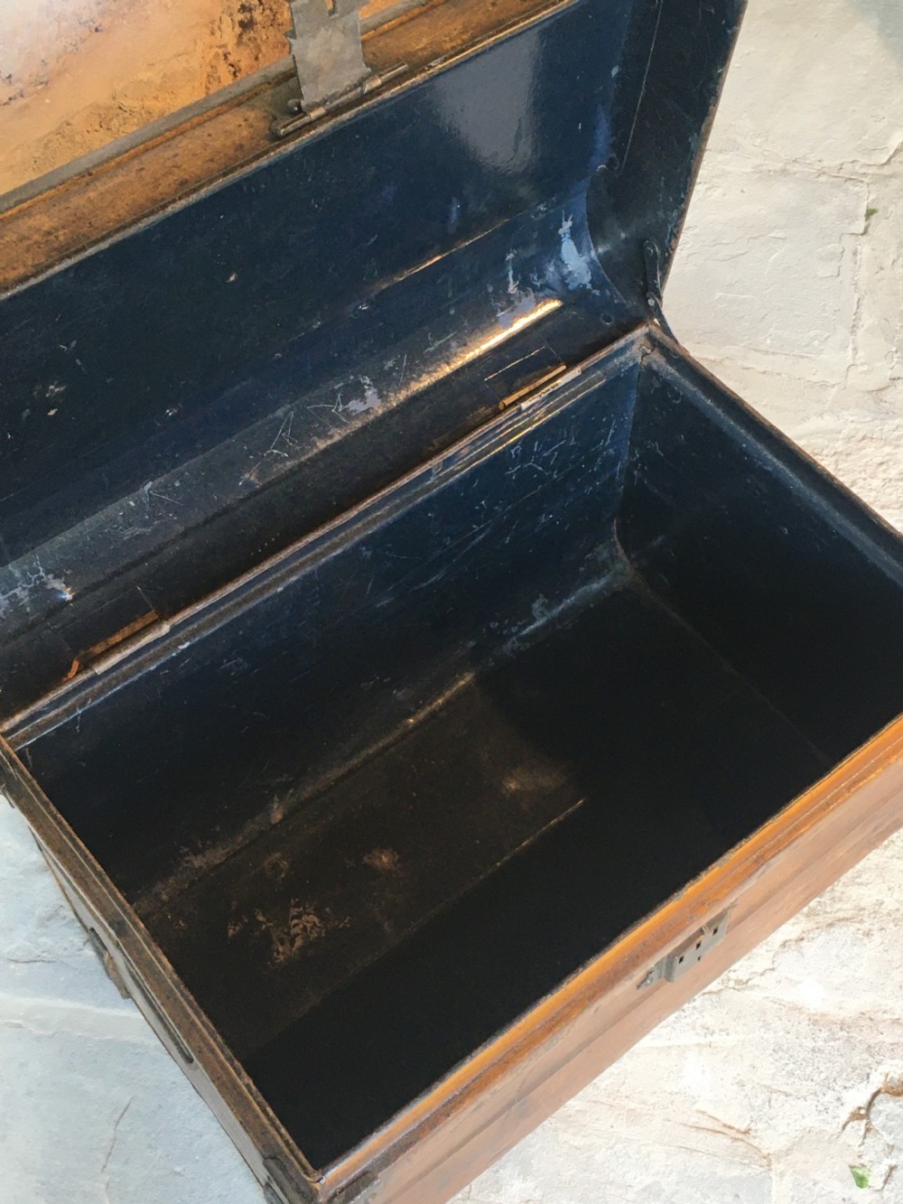 Painted Victorian storage trunk View XXI