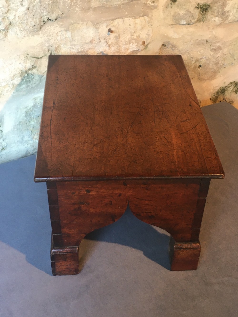 Low Gothic Table View X