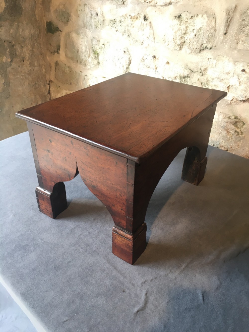 Low Gothic Table View XX