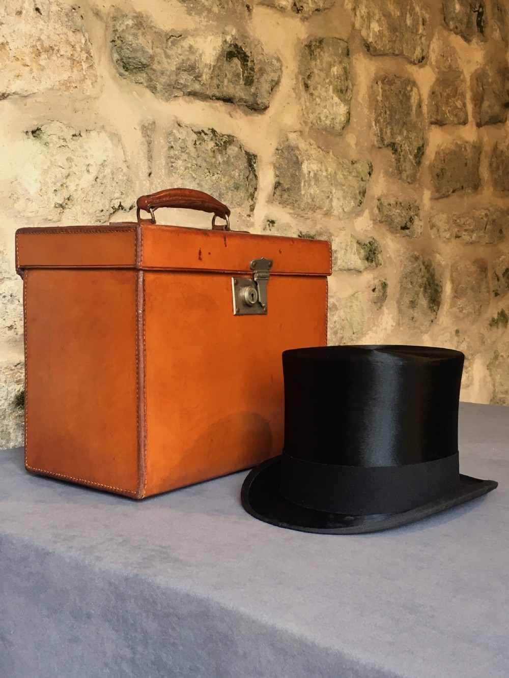 Silk top hat & box in superb condition 