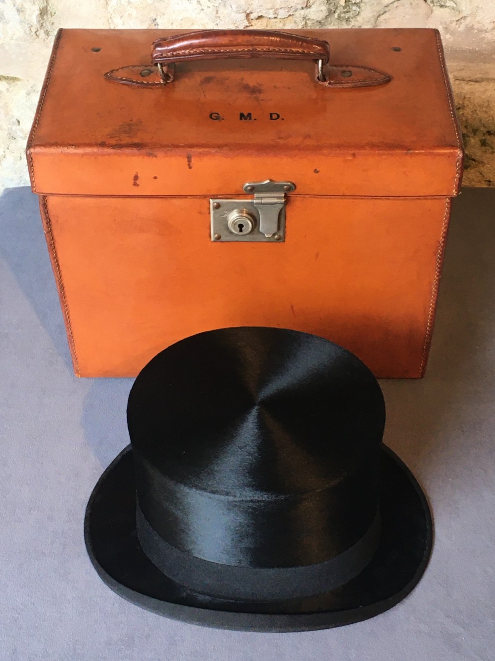 Silk top hat & box in superb condition  View III
