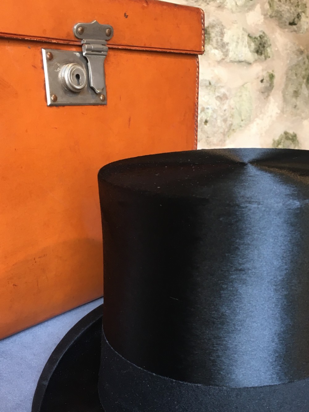 Silk top hat & box in superb condition  View VII