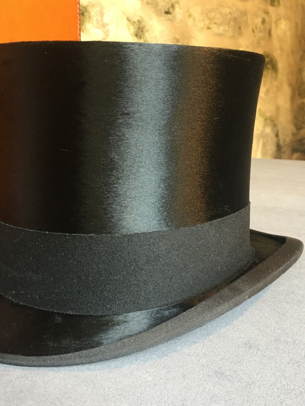Silk top hat & box in superb condition  View VIII