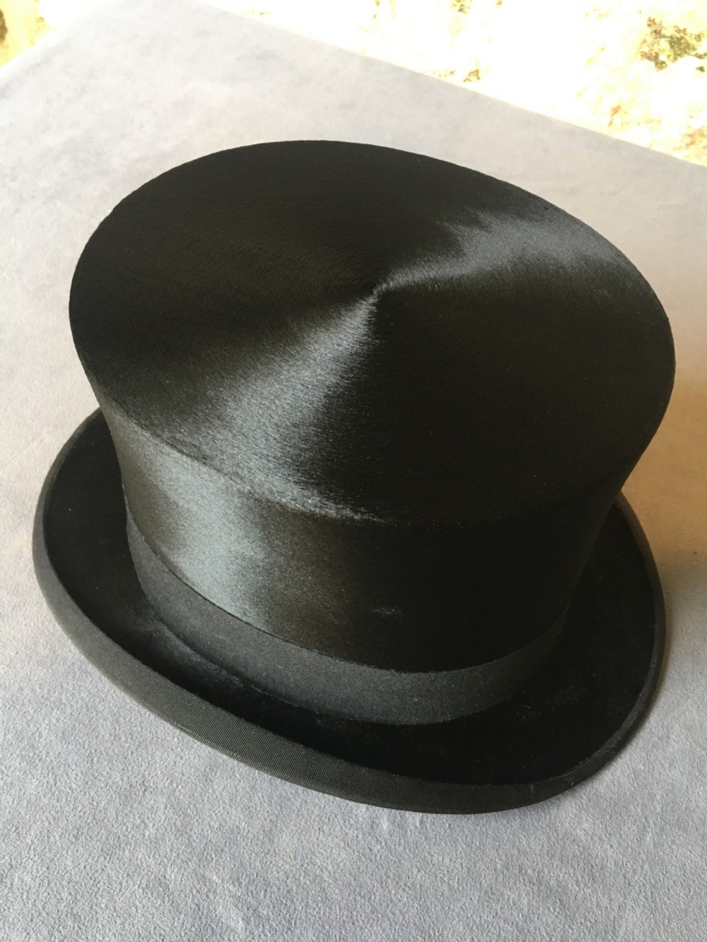 Silk top hat & box in superb condition  View XX