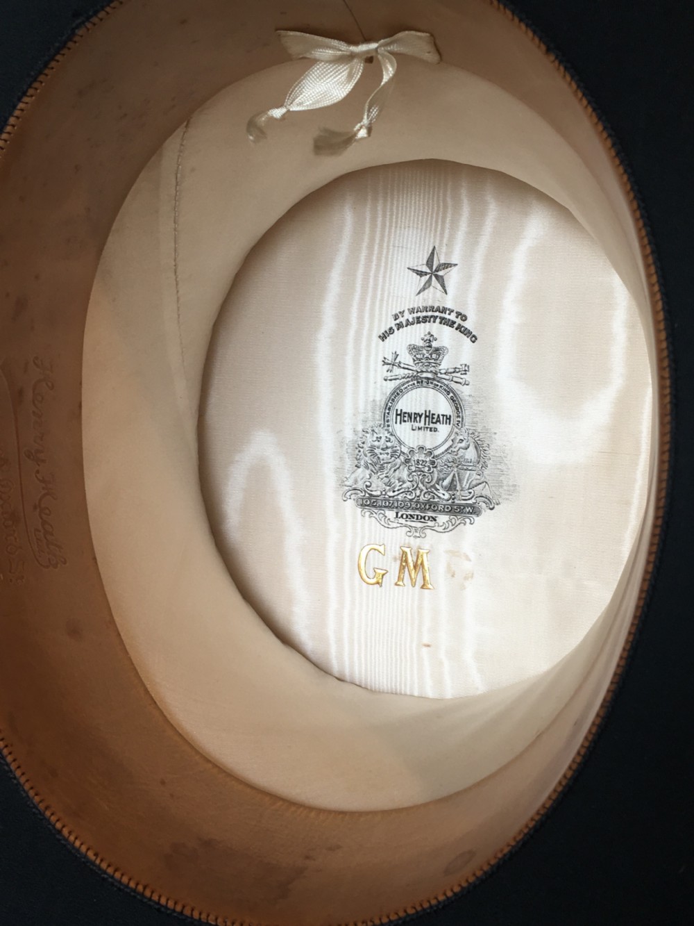 Silk top hat & box in superb condition  View XXVII
