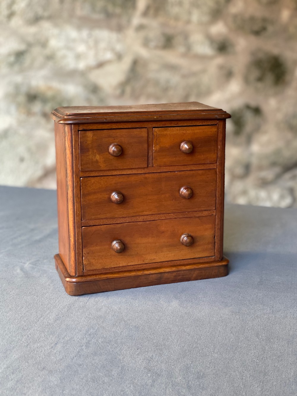 Jewellery box as a miniature chest of drawers View II