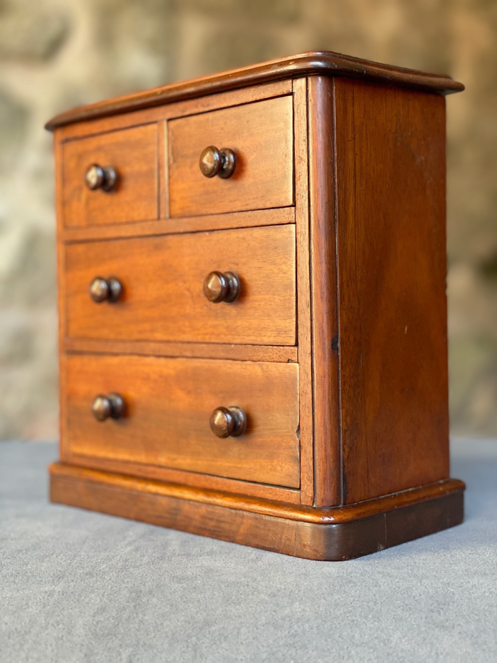 Jewellery box as a miniature chest of drawers View VII