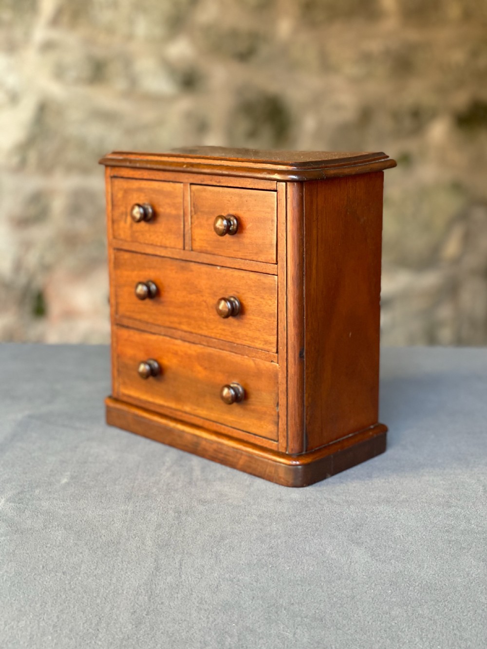 Jewellery box as a miniature chest of drawers View X