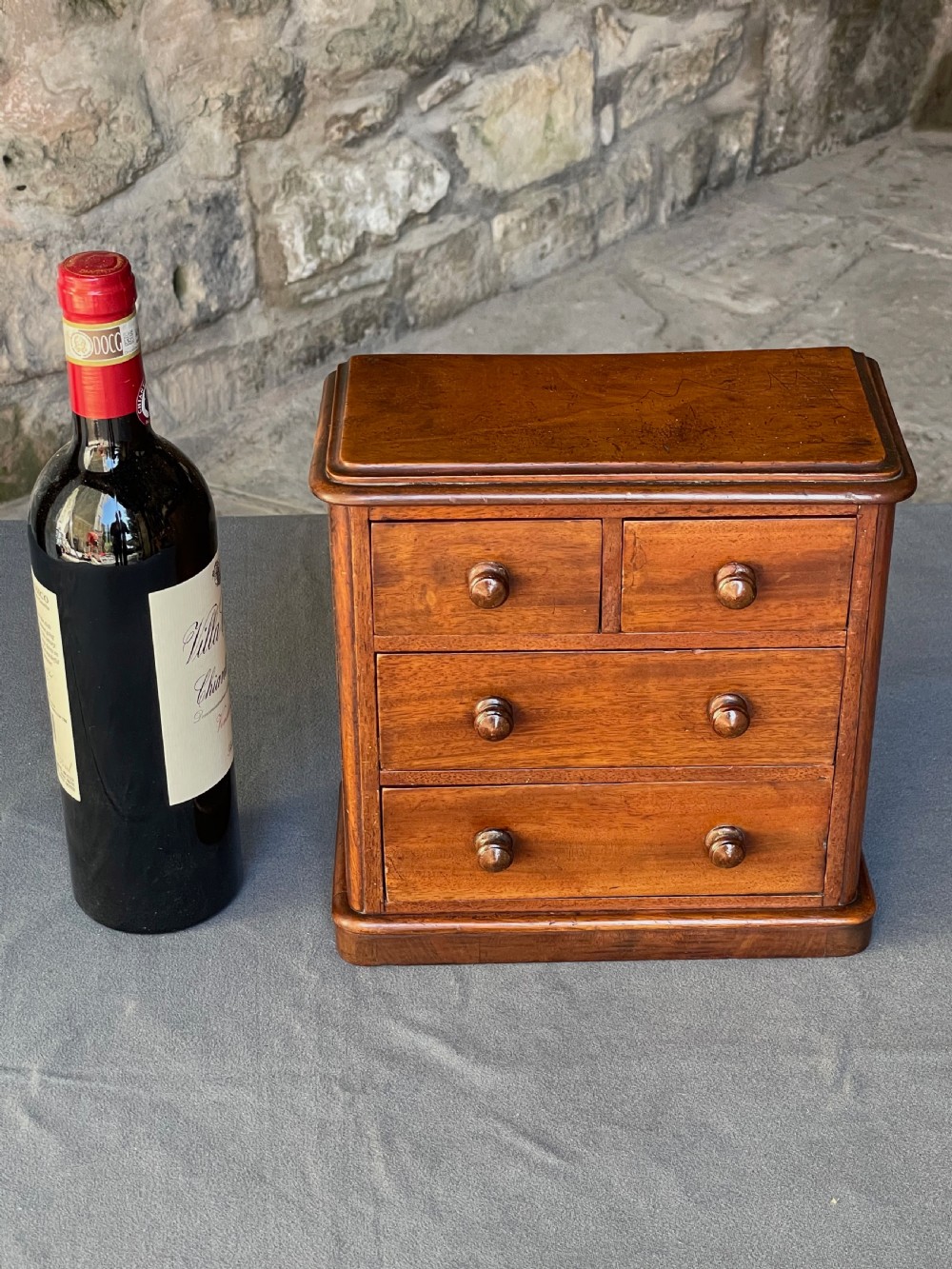 Jewellery box as a miniature chest of drawers View XIV